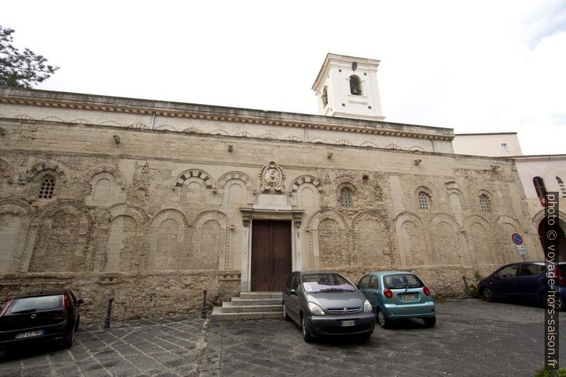 Façade latérale de la cathédrale de Tropea. Photo © André M. Winter