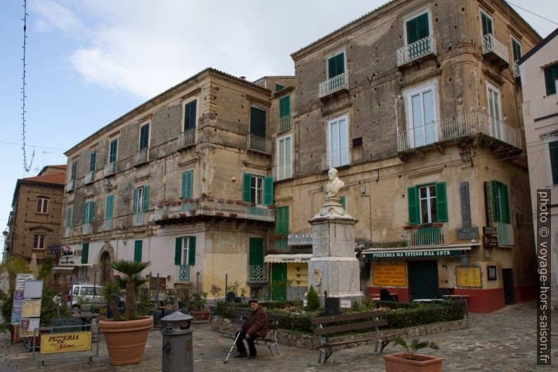 Piazza Ercole à Tropea. Photo © Alex Medwedeff