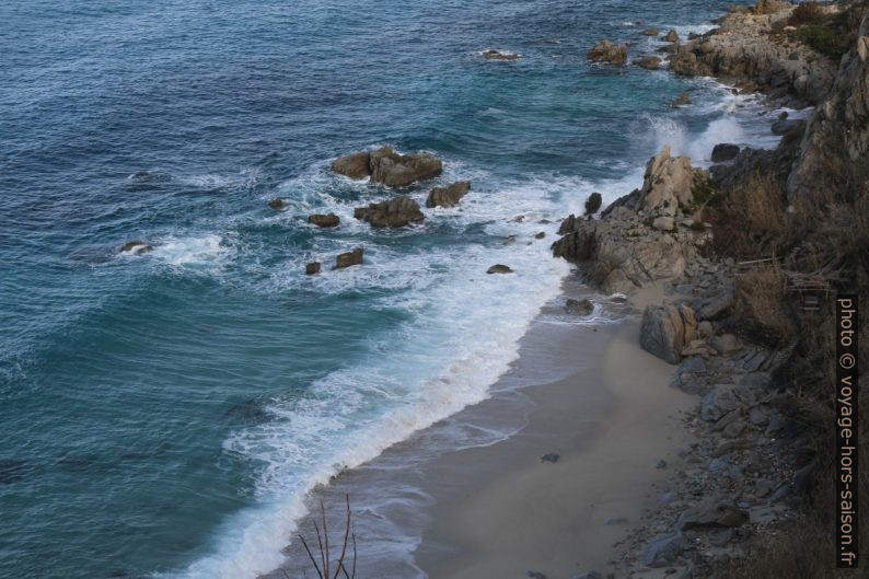 Spiaggia Michelino et Scoglio la Pizzuta au fond. Photo © Alex Medwedeff