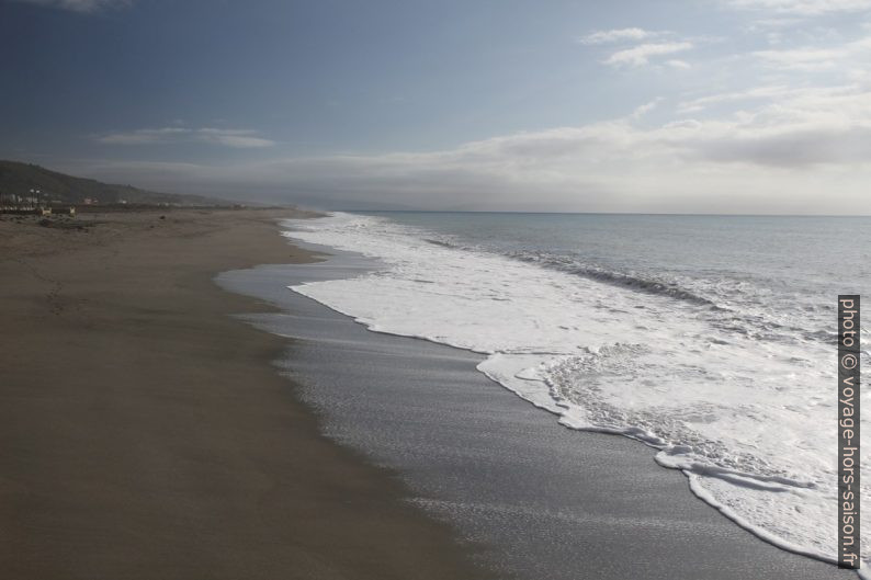 Plage de Nocera Terinese hivernale. Photo © Alex Medwedeff