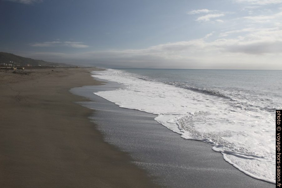 Plage de Nocera Terinese hivernale. Photo © Alex Medwedeff