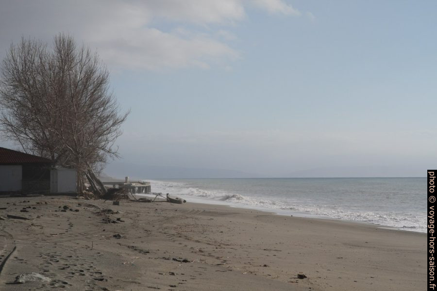 Plage Nocera Terinese en hiver. Photo © Alex Medwedeff