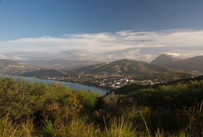 Palinuro, sa côte et ses montagnes vues du phare. Photo © Alex Medwedeff