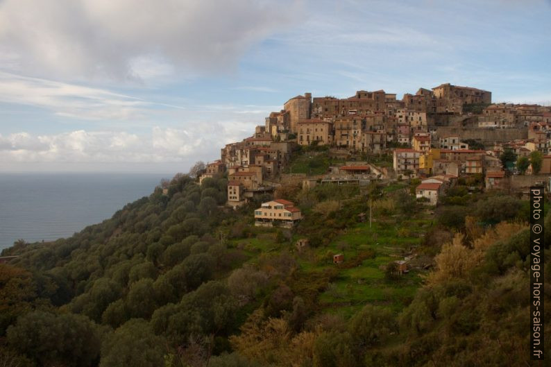 Village perché de Pisciotta. Photo © Alex Medwedeff