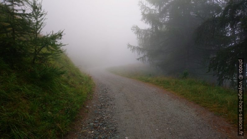 Départ dans la brume au Plan Peisey. Photo © André M. Winter