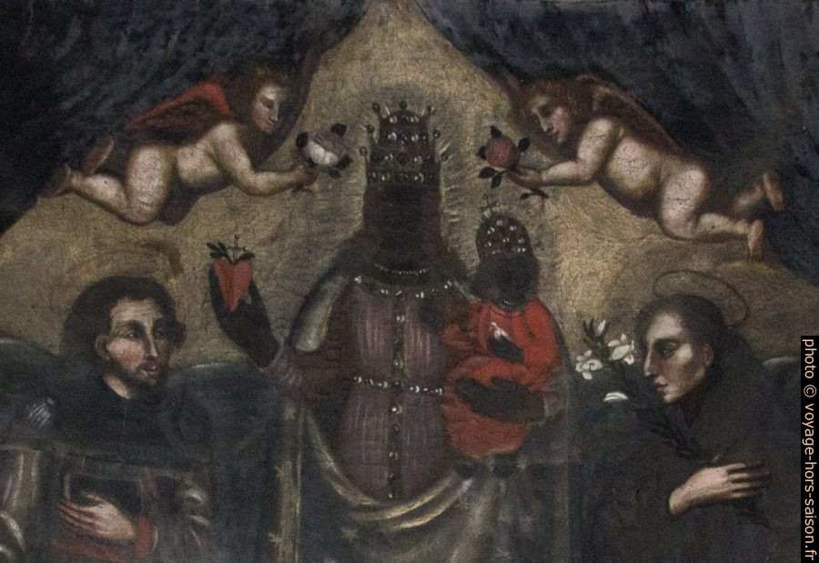 La vierge noire à l'enfant de la Chapelle Saint Jacques à Pracompuet. Photo © André M. Winter