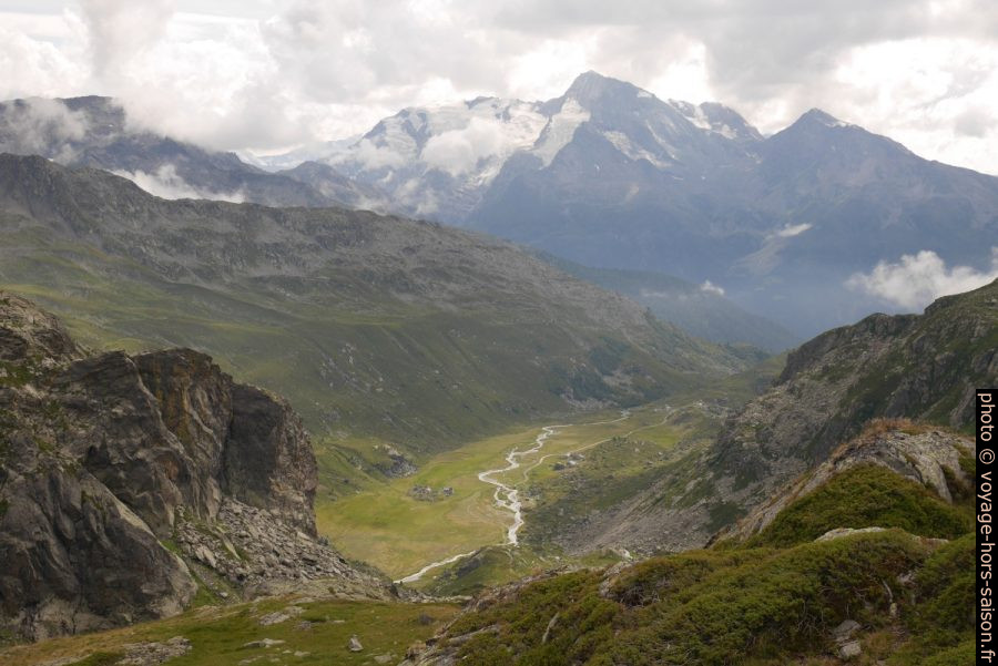 Mont Pourri et le Pré de la Sassière vus du Rocher Rond. Photo © Alex Medwedeff