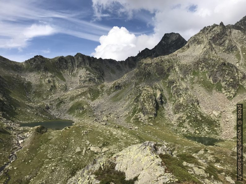 Les deux Lacs du Petit l'Arête du Tachuy. Photo © Alex Medwedeff