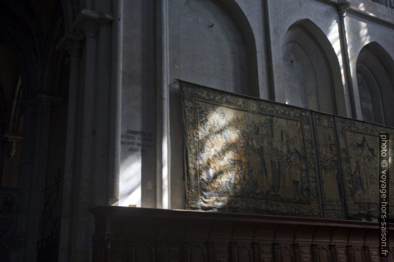 Tapisseries anciennes dans l'abbatiale de St. Antoine. Photo © Alex Medwedeff