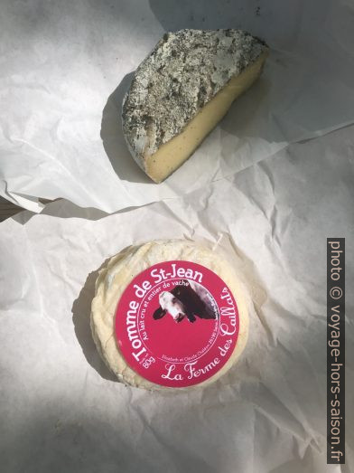 Savoureux et Tomme de St. Jean. Photo © Alex Medwedeff