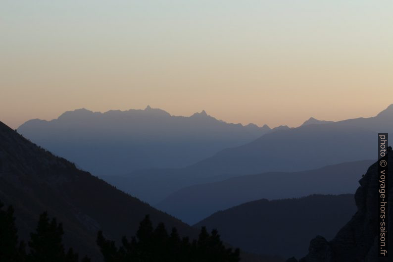 Lever du soleil sur les Écrins. Photo © André M. Winter