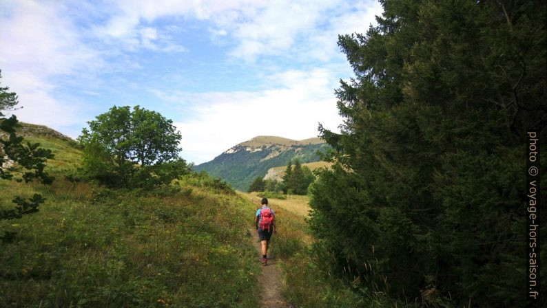 Alex sur le sentier vers le But Saint-Genix. Photo © André M. Winter