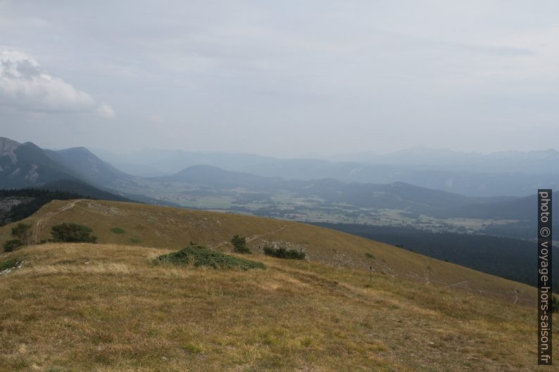 Vue du But St. Genix vers le sud. Photo © Alex Medwedeff