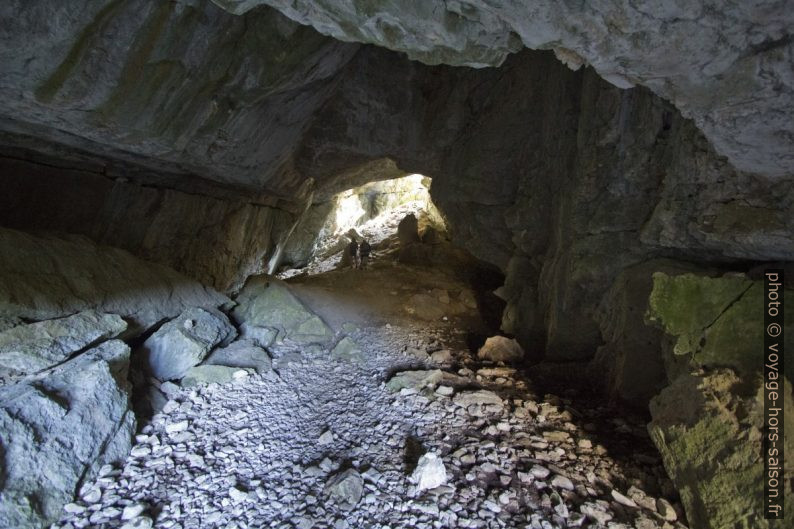 Accès ouest de la Glacière de Font d'Urle. Photo © André M. Winter