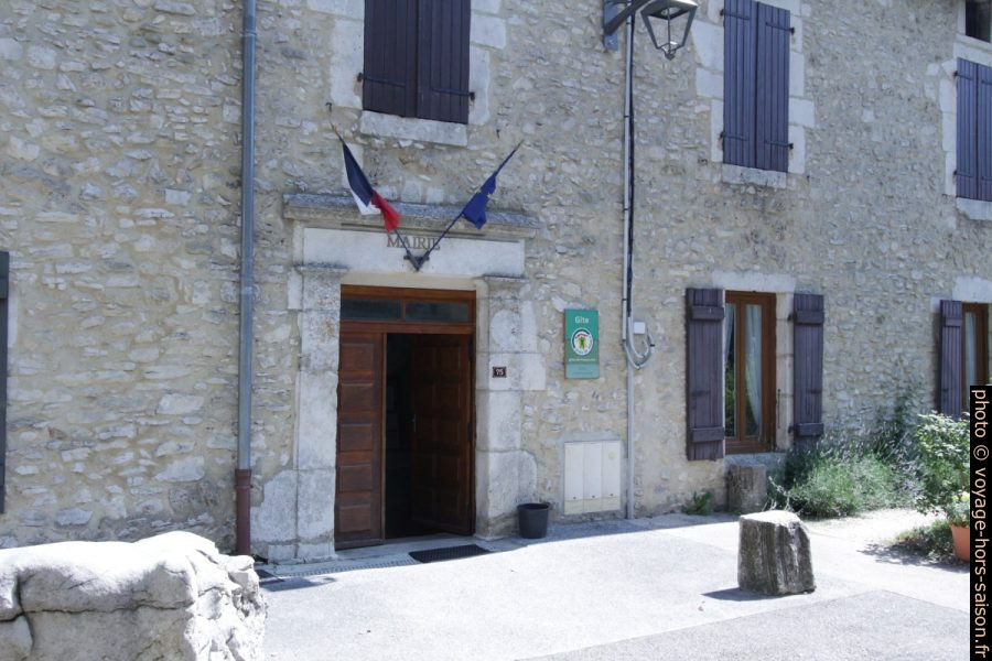 Mairie de Léoncel dans le bâtiment de l'ancienne Abbaye. Photo © André M. Winter