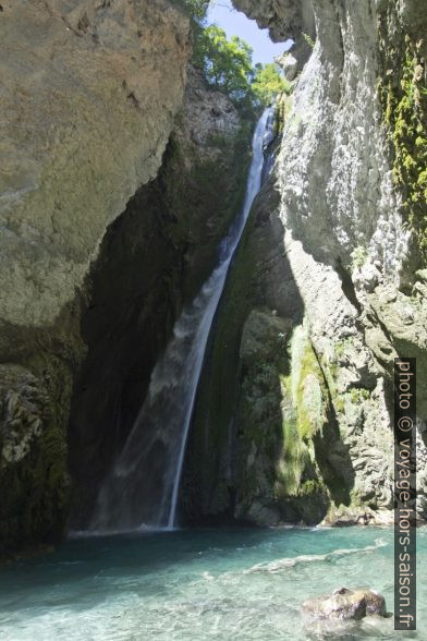 La Chute de la Druise dans ses gorges. Photo © André M. Winter