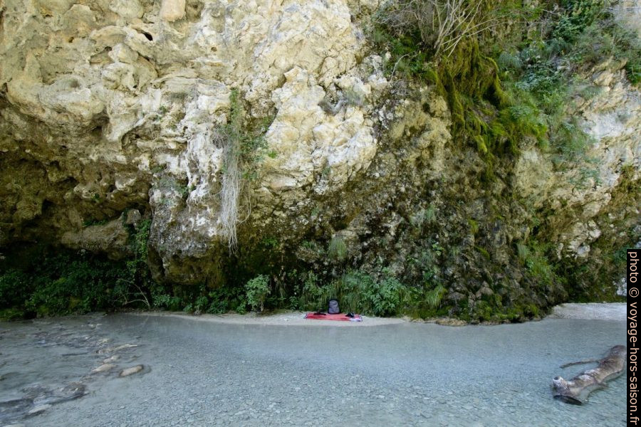 Plagette au bord de la Gervanne en aval de la Chute de la Druise. Photo © André M. Winter