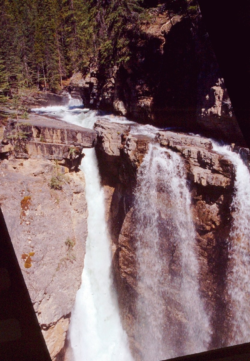 Upper Falls du Johnston Canyon. Photo © André M. Winter