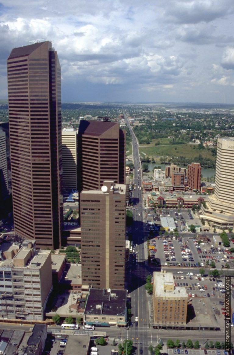 Petro Canada Buildings. Photo © André M. Winter