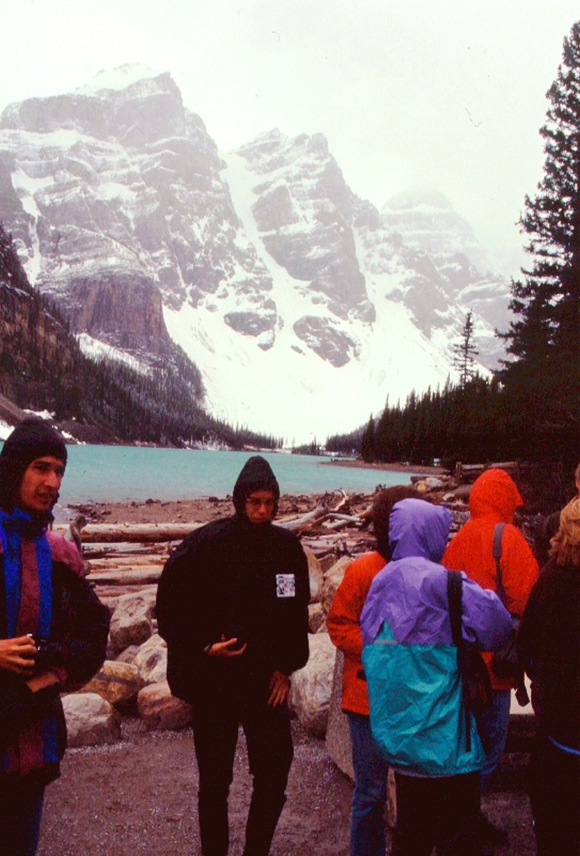 Morraine Lake lors d'un blizzard estival. Photo © André M. Winter