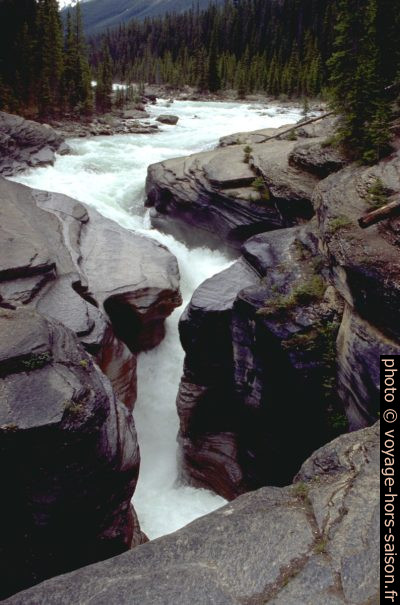 Mistaya River Fall. Photo © André M. Winter