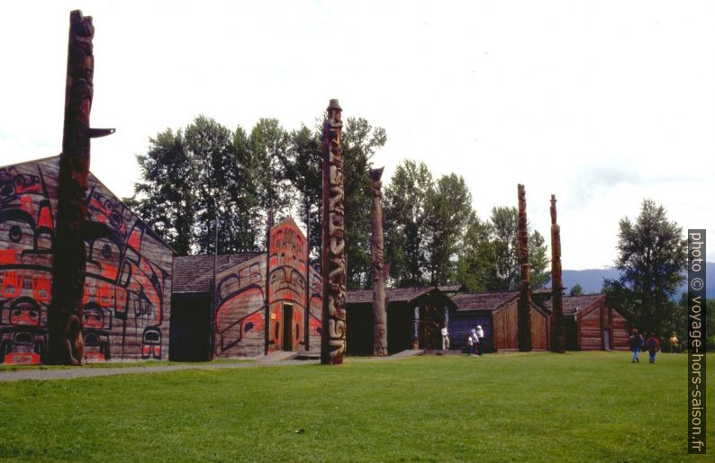 Village de Maisons longues des Gitxsan. Photo © André M. Winter