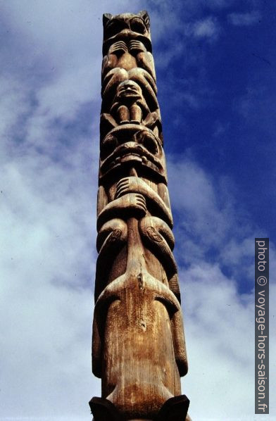 Mât totémique des amérindiens Gitxsan. Photo © André M. Winter