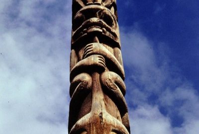 Mât totémique des amérindiens Gitxsan. Photo © André M. Winter