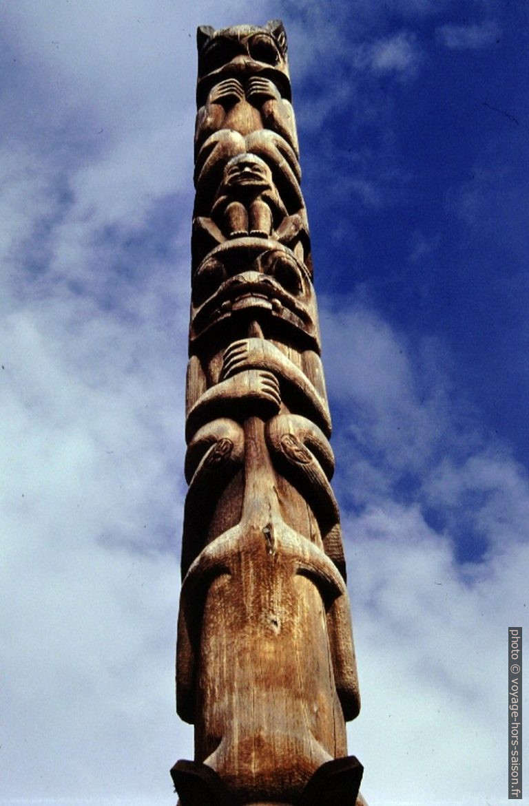 Mât totémique des amérindiens Gitxsan. Photo © André M. Winter