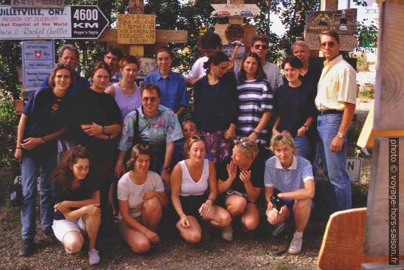 Notre groupe devant notre panneau dans le signpost forest