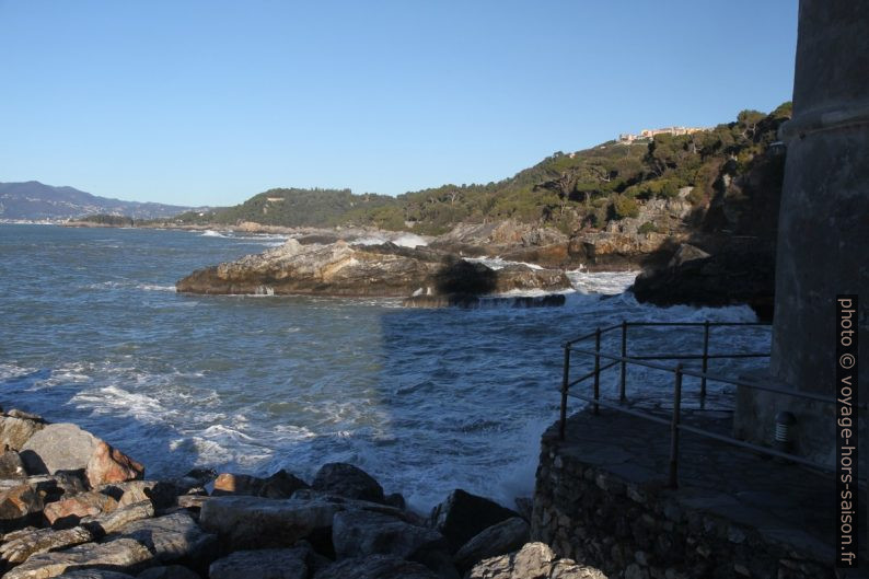 Vue de Tellaro sur la côte au nord. Photo © Alex Medwedeff