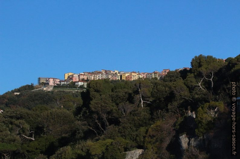 Village perché de la Serra. Photo © André M. Winter