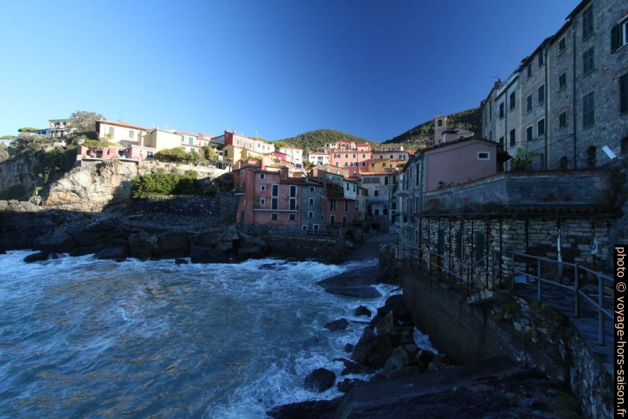 Tellaro construit en bord de mer. Photo © André M. Winter