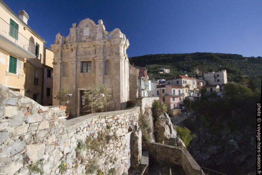 Église Santa Maria à Tellaro. Photo © André M. Winter