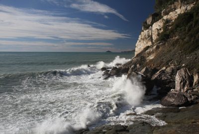 Mer vivement remuée à la Punta Bianca. Photo © Alex Medwedeff