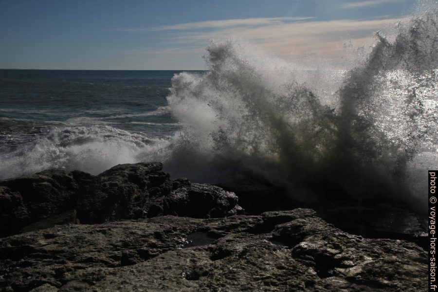 Mer mouvementée à la Punta Bianca. Photo © Alex Medwedeff