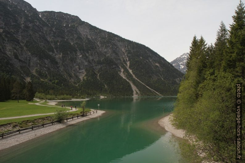 Canal artificiel entre les lacs Heiterwanger See et Plansee. Photo © Alex Medwedeff