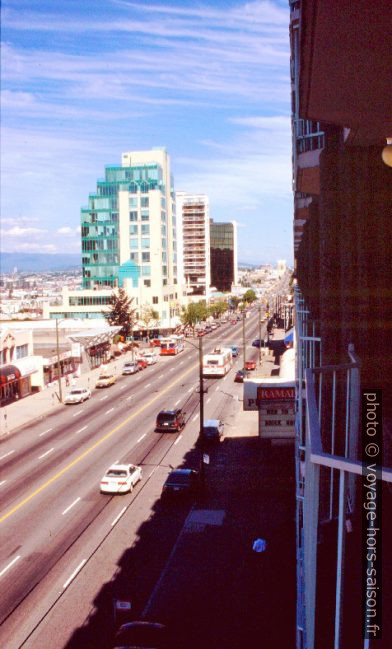 Le West Broadway à Vancouver. Photo © André M. Winter