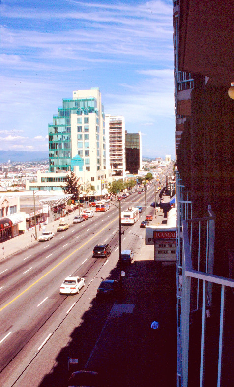Le West Broadway à Vancouver. Photo © André M. Winter