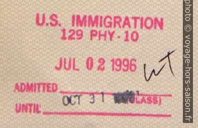 Visa américain obtenu sur la ligne de bus. Photo © André M. Winter