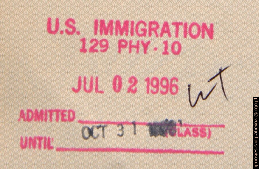 Visa américain obtenu sur la ligne de bus. Photo © André M. Winter