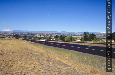 Volcans vus du highway près d'Ellensburg. Photo © André M. Winter