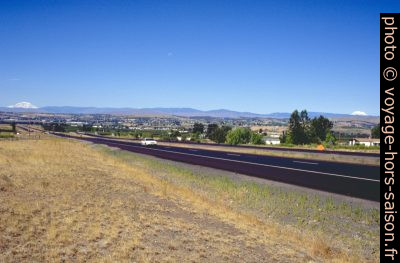 Volcans vus du highway près d'Ellensburg. Photo © André M. Winter