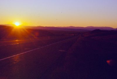 Lever du soleil sur l'I90. Photo © André M. Winter