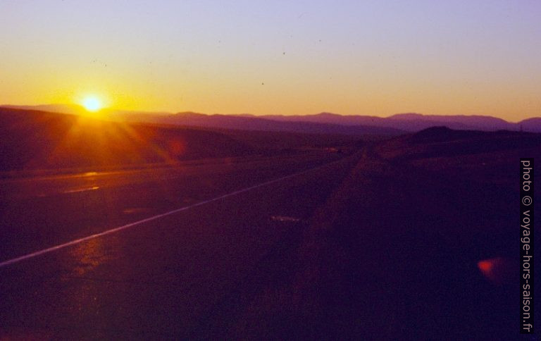 Lever du soleil sur l'I90. Photo © André M. Winter