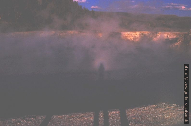 Halo dans les vapeurs d'un Hot Spring. Photo © André M. Winter