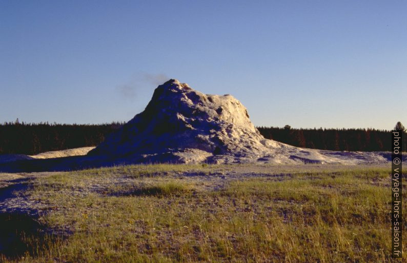 White Dome Geyser. Photo © André M. Winter