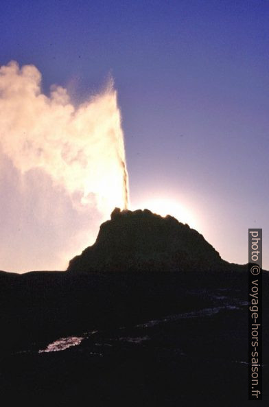 Sulphar Mound Geysir avec petite fontaine. Photo © André M. Winter