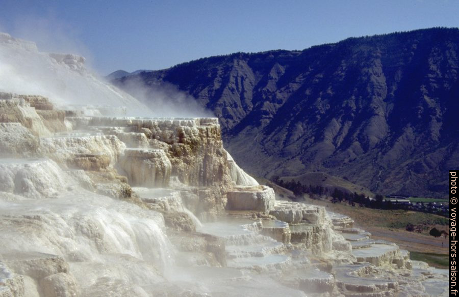 White Elephant Back Terrace des Mammoth Hot Springs. Photo © André M. Winter