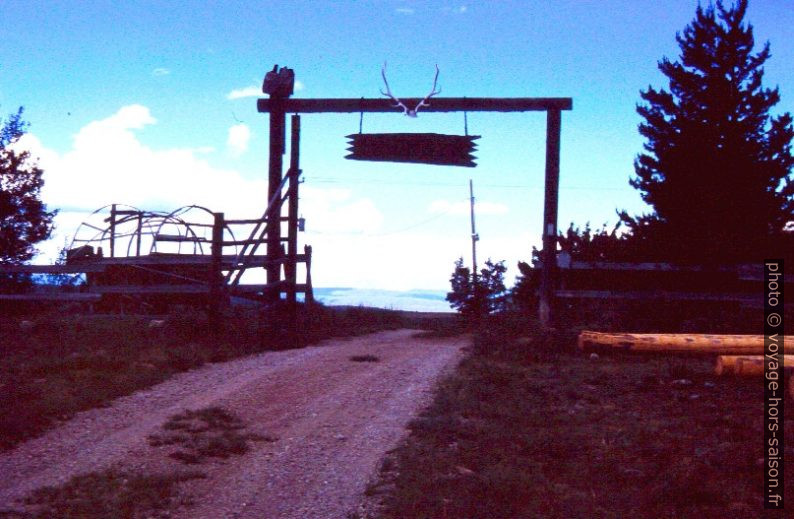 Portail d'un ranch au Wyoming. Photo © André M. Winter